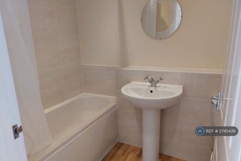 2 bedroom terraced house to rent, Ambleside Drive, Leicester, LE2