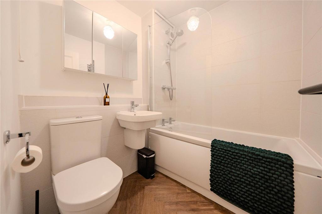 Turnberry View, Leeds, West Yorkshire - View 6