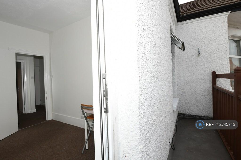 Living Room &amp; Balcony