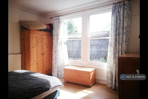 2 bedroom flat to rent, Mannock Road, London, N22