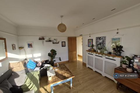2 bedroom flat to rent, Mannock Road, London, N22