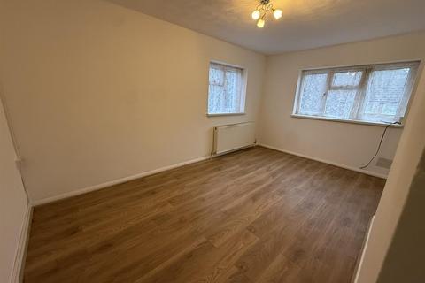 2 bedroom apartment to rent, Brookside, Potters Bar EN6
