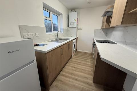 2 bedroom apartment to rent, Brookside, Potters Bar EN6