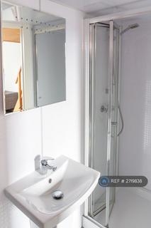 Studio to rent, Edgware Road, London, NW2
