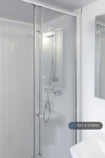 Studio to rent, Edgware Road, London, NW2