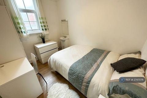 6 bedroom flat to rent, Surbiton, Surbiton, KT5