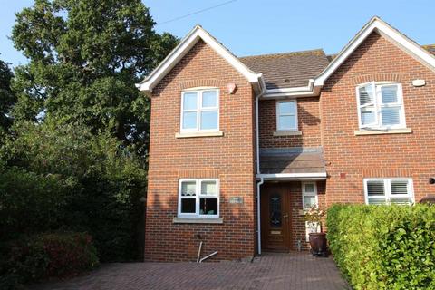 3 bedroom end of terrace house for sale, York Avenue, New Milton, Hampshire, BH25