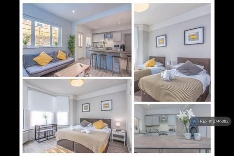 3 bedroom flat to rent, Priory Road, High Wycombe, HP13