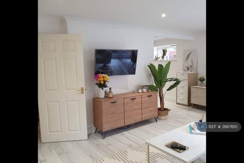 2 bedroom flat to rent, Holly Lodge, Nottingham, NG2