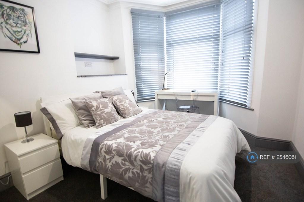 Ensuite Room 1 - Gf