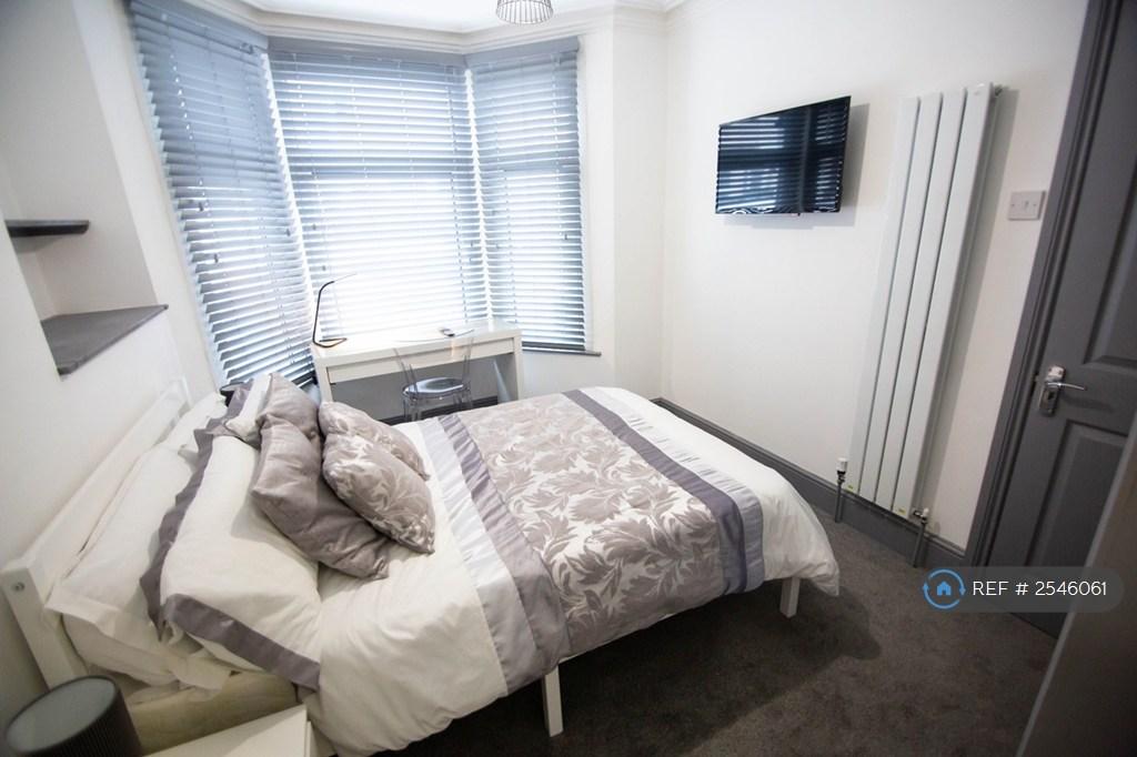 Ensuite Room 1 - Gf