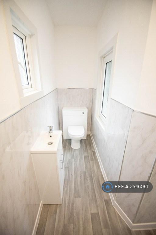 Back Bedroom Ensuite