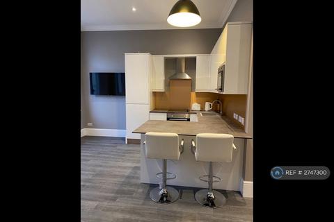 1 bedroom flat to rent, Trebovir Road, London, SW5