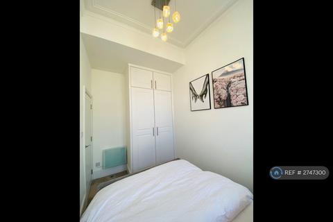 1 bedroom flat to rent, Trebovir Road, London, SW5
