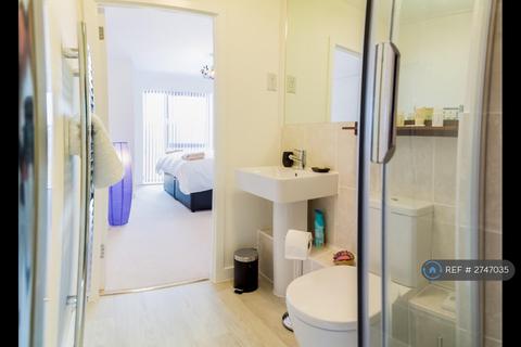 2 bedroom penthouse to rent, Spring Drive, Trumpington, Cambridge, CB2