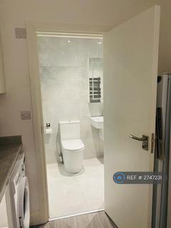 Studio to rent, Lincoln Gardens, Ilford, IG1