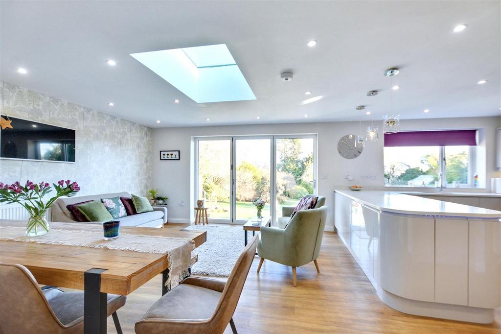 Open plan family dining kitchen
