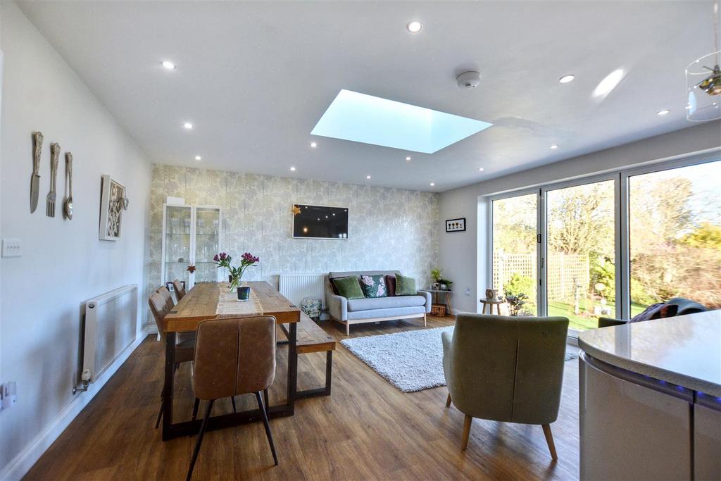 Open plan family dining kitchen