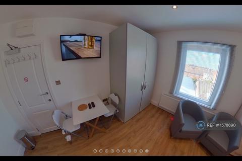 Studio to rent, Langney Road - K, Eastbourne, BN21