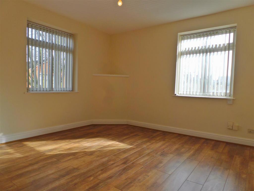 Claremont Road 149 flat 4 - lounge2.JPG