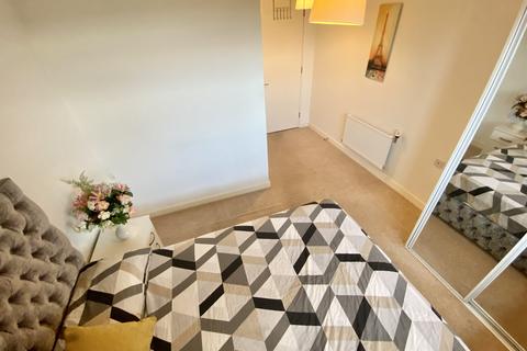 3 bedroom flat share to rent, High Road, Wembley HA9