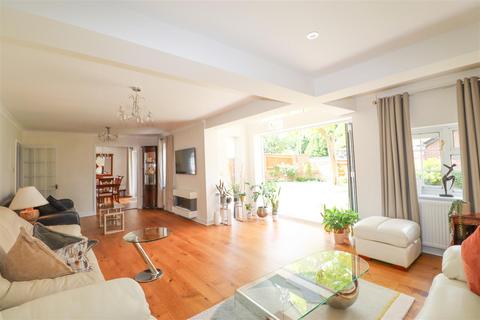 undefined, Fleet Road, Farnborough GU14