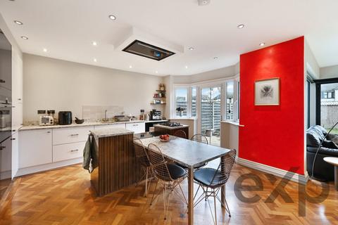 undefined, Hollington Crescent, New Malden KT3