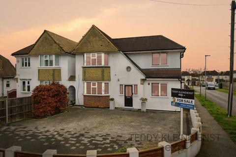 undefined, Hollington Crescent, New Malden KT3
