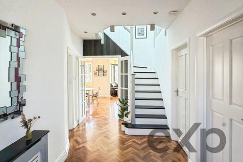 undefined, Hollington Crescent, New Malden KT3