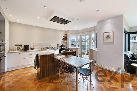 undefined, Hollington Crescent, New Malden KT3