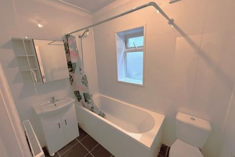 2 bedroom flat to rent, Hopkins Street, Weston-super-Mare