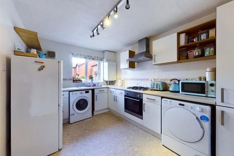 2 bedroom terraced house to rent, Leeds Avenue, Worcester, WR4