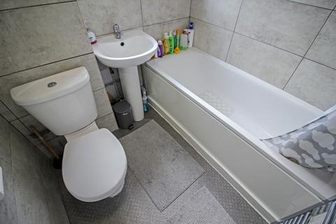 2 bedroom flat to rent, Charlton Road, Harrow, HA3