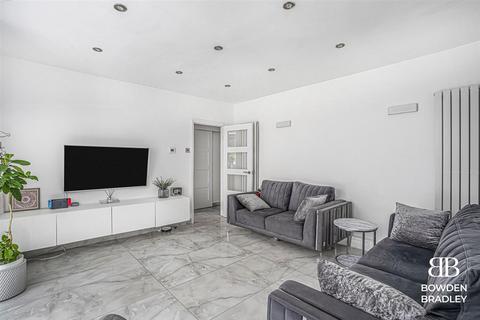 2 bedroom house for sale, Tiverton Avenue, Ilford, IG5