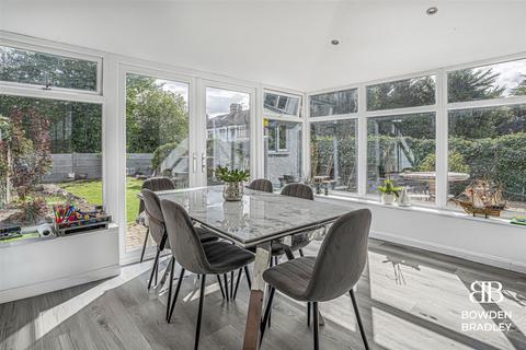 2 bedroom house for sale, Tiverton Avenue, Ilford, IG5