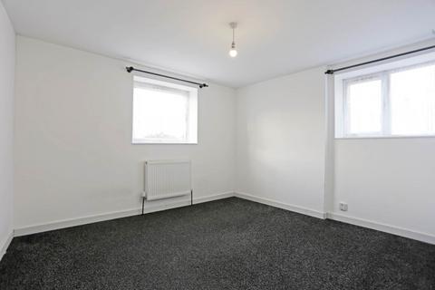 4 bedroom semi-detached house to rent, Sterry Gardens, Dagenham, RM10