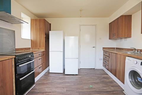 4 bedroom semi-detached house to rent, Sterry Gardens, Dagenham, RM10