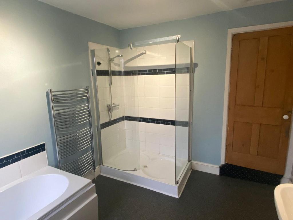 Bathroom 2.jpeg