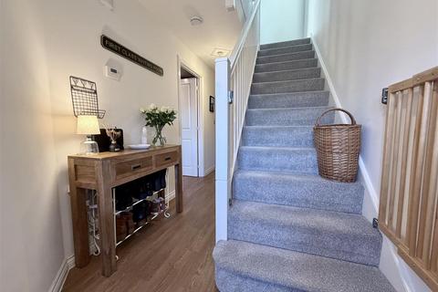 undefined, Priors Grove Close, Chase Meadow, Warwick