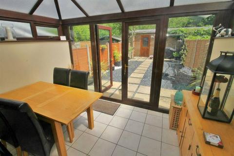 3 bedroom terraced house to rent, Favell Drive, Furzton, Milton Keynes, MK4