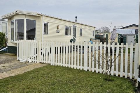 2 bedroom static caravan for sale, Flag Hill, Great Bentley, Colchester, CO7