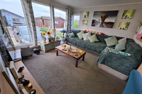 2 bedroom static caravan for sale, Flag Hill, Great Bentley, Colchester, CO7