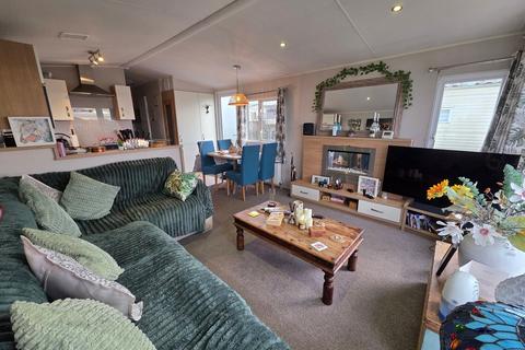 2 bedroom static caravan for sale, Flag Hill, Great Bentley, Colchester, CO7