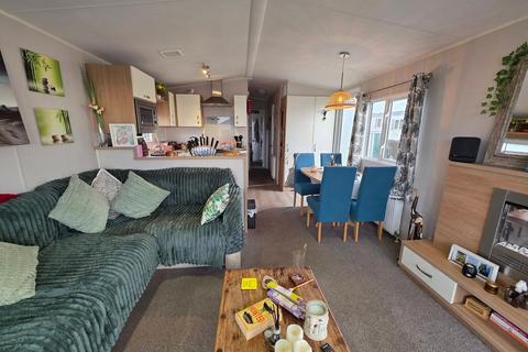 2 bedroom static caravan for sale, Flag Hill, Great Bentley, Colchester, CO7