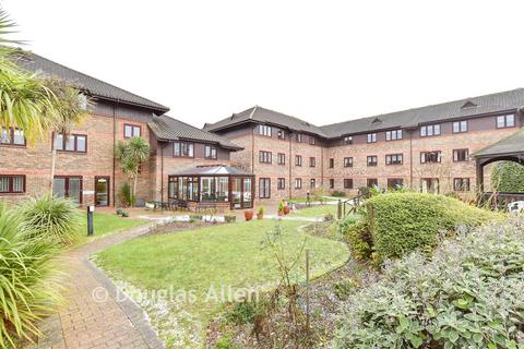 1 bedroom ground floor flat for sale, Waldegrave Gardens, Upminster, Essex