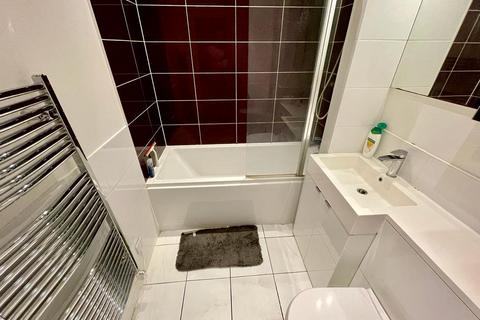 4 bedroom flat share to rent, Lanark Square, London E14