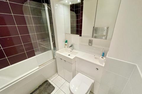 4 bedroom flat share to rent, Lanark Square, London E14