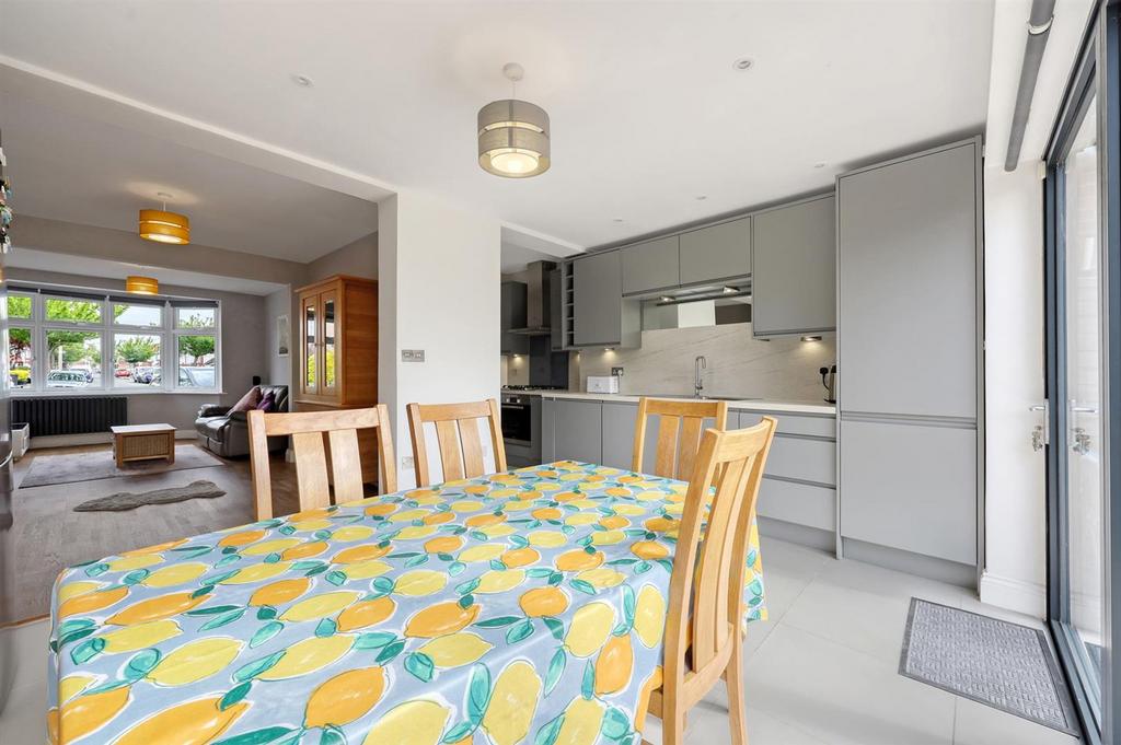 Kitchen/Dining Area