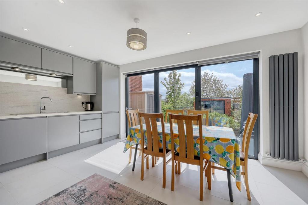 Kitchen/Dining Area