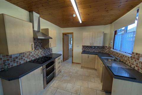 3 bedroom end of terrace house to rent, Pryce Street, Mountain Ash, CF45